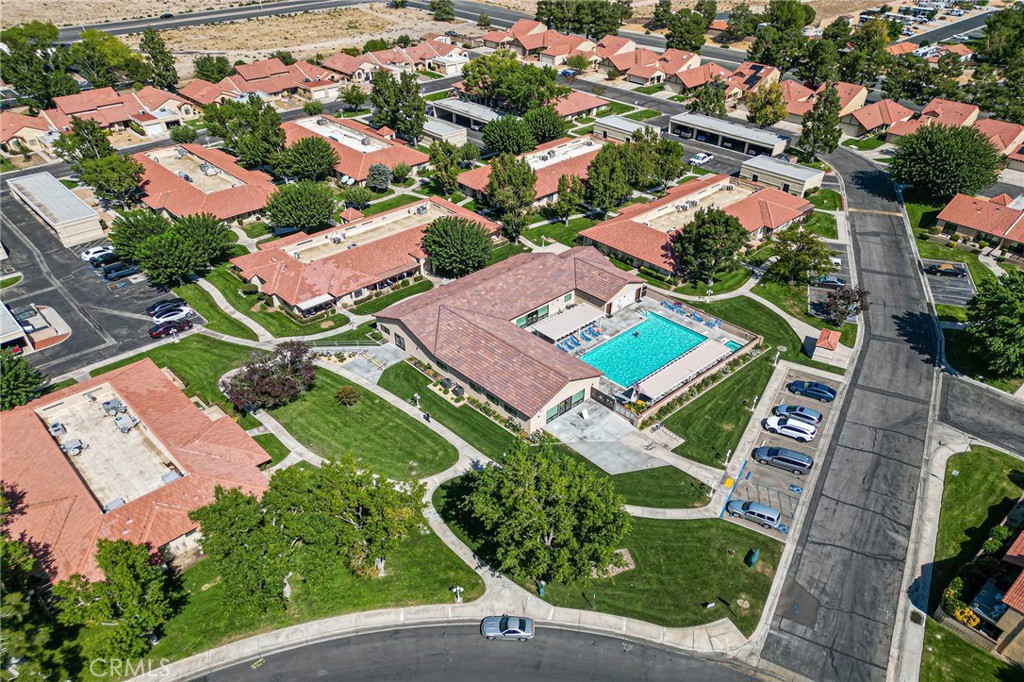https://media.crmls.org/medias/e8306435-a05f-4650-a35b-adde1ea8a3a5.jpg?preset=X-Large