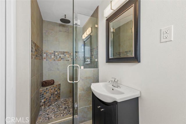 Detail Gallery Image 16 of 24 For 27418 Arriola Ave, Saugus,  CA 91350 - 4 Beds | 2 Baths