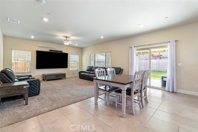 Detail Gallery Image 7 of 27 For 6883 E Robinson, Fresno,  CA 93727 - 4 Beds | 3 Baths