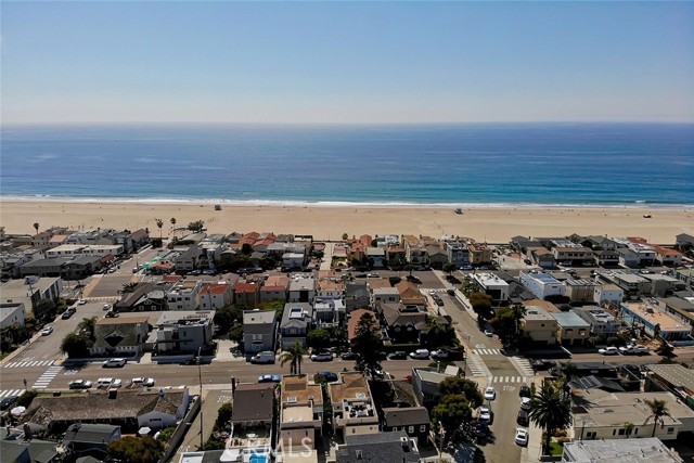 Hop, skip and a jump to the sand in North Hermosa Beach!