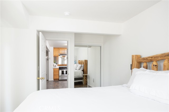 989 Cameron Drive, Big Bear Lake CA: https://media.crmls.org/medias/e8320dcd-5781-4c43-9c7d-b84060552c25.jpg