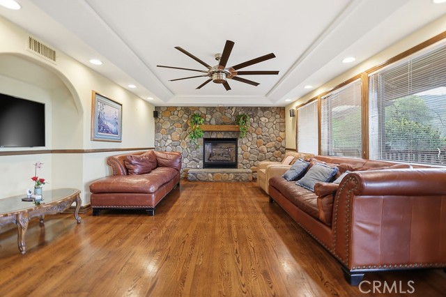 Detail Gallery Image 9 of 46 For 24300 Sylvan Glen, Calabasas,  CA 91302 - 5 Beds | 3 Baths