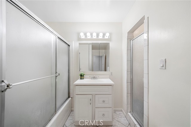 2030 Paloma Street, Pasadena CA: https://media.crmls.org/medias/e8337936-075e-49e6-997b-cd115d069eff.jpg