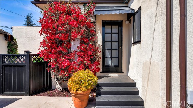Detail Gallery Image 9 of 69 For 2042 N Ross St, Santa Ana,  CA 92706 - 3 Beds | 2/1 Baths