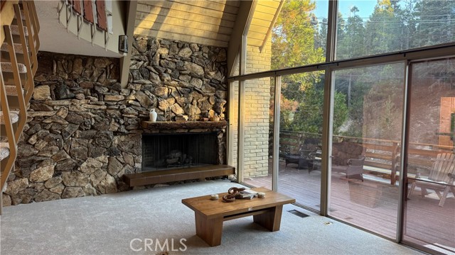 Detail Gallery Image 3 of 13 For 180 Grass Valley #37,  Lake Arrowhead,  CA 92352 - 2 Beds | 2 Baths