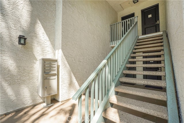 Detail Gallery Image 3 of 52 For 23675 Park Capri #24,  Calabasas,  CA 91302 - 2 Beds | 2 Baths