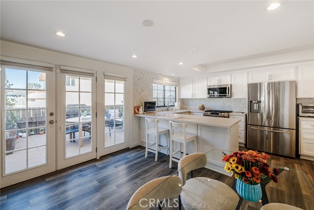 240 Broadway, Redondo Beach, California 90277, 3 Bedrooms Bedrooms, ,1 BathroomBathrooms,Residential,For Sale,Broadway,SB25240490