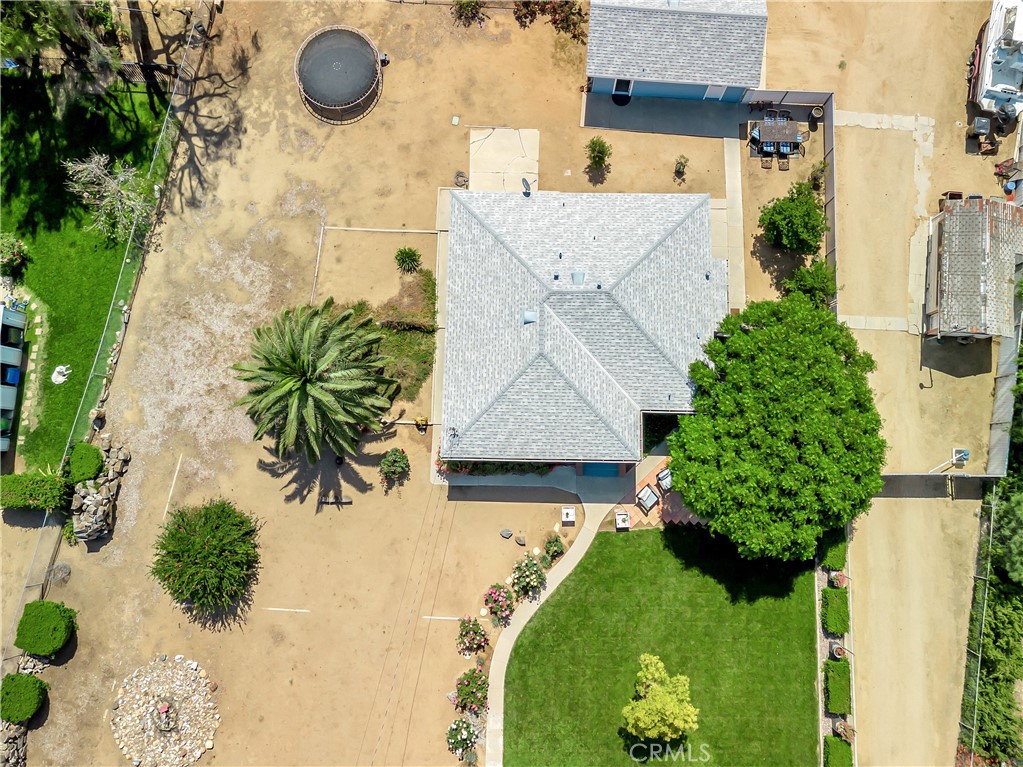 https://media.crmls.org/medias/e836877a-abbd-4b1b-9fde-1991a6c670f2.jpg?preset=X-Large