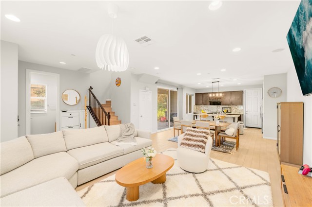 7169 Logsdon Drive, Eastvale CA: https://media.crmls.org/medias/e836c445-2c4b-4ab4-9e6f-396adfbdbcea.jpg