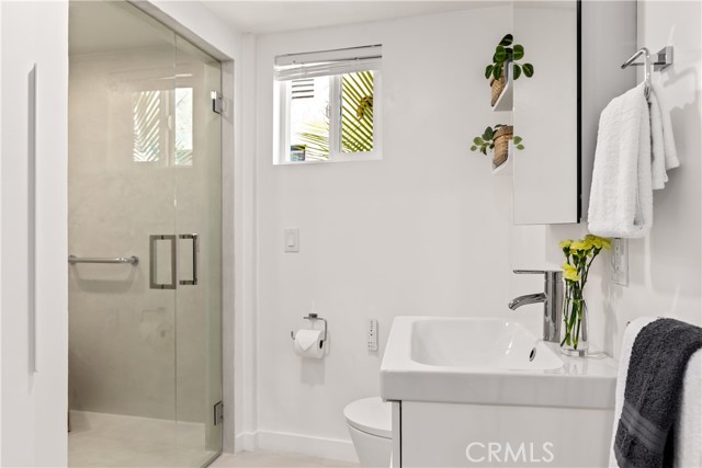 2200 Pine Avenue, Long Beach CA: https://media.crmls.org/medias/e83712da-c570-480f-8660-8a540d5c0406.jpg
