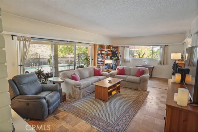 Detail Gallery Image 6 of 32 For 615 Camino Verde, Thousand Oaks,  CA 91360 - 4 Beds | 2 Baths