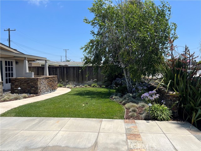 Detail Gallery Image 3 of 26 For 232 Amherst Rd, Costa Mesa,  CA 92626 - 3 Beds | 3 Baths