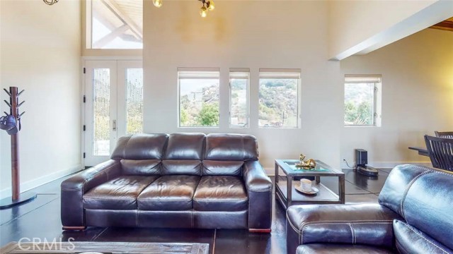 Detail Gallery Image 29 of 36 For 7300 Santa Susana Pass Rd, Simi Valley,  CA 93063 - 3 Beds | 2/1 Baths