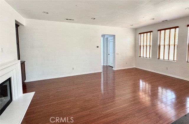 65 Sacred Path, Irvine CA: https://media.crmls.org/medias/e839ddb8-a954-49b6-a30f-943c7ade2898.jpg