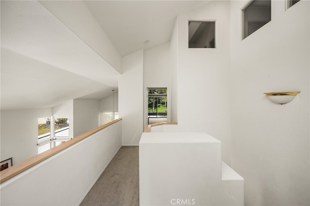 https://media.crmls.org/medias/e839eacc-4847-4433-9f18-7855c7492b49.jpg?preset=X-Large