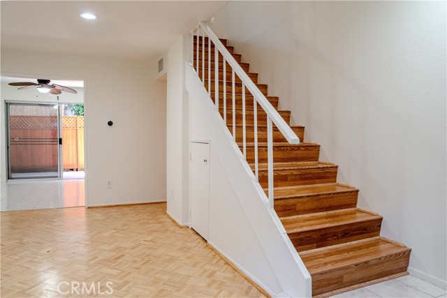 Detail Gallery Image 3 of 12 For 13112 Moorpark #2,  Sherman Oaks,  CA 91423 - 2 Beds | 2/1 Baths