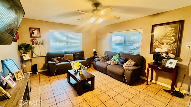 Detail Gallery Image 7 of 20 For 5833 Leo, Bakersfield,  CA 93307 - 2 Beds | 1 Baths