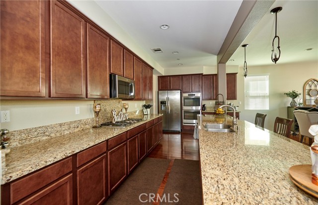 Detail Gallery Image 9 of 66 For 4049 Running Oak Ln, San Bernardino,  CA 92407 - 7 Beds | 3/1 Baths