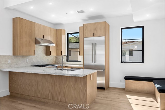 Detail Gallery Image 3 of 20 For 700 1/2 Iris, Corona Del Mar,  CA 92625 - 2 Beds | 2/1 Baths