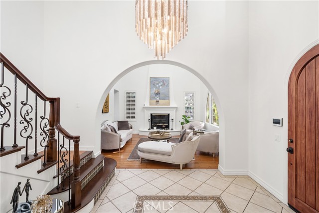 Detail Gallery Image 4 of 37 For 26910 Mirasol St, Valencia,  CA 91355 - 5 Beds | 5 Baths