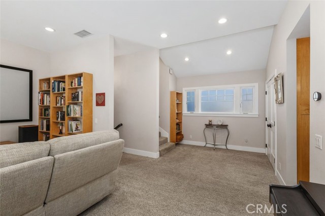 1405 Lakeside Lane, Huntington Beach CA: https://media.crmls.org/medias/e83bf230-47bd-42d2-b6f1-8226799722a8.jpg