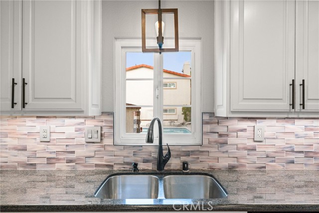 Detail Gallery Image 12 of 38 For 4700 Warner Avenue #112,  Huntington Beach,  CA 92649 - 3 Beds | 2/1 Baths