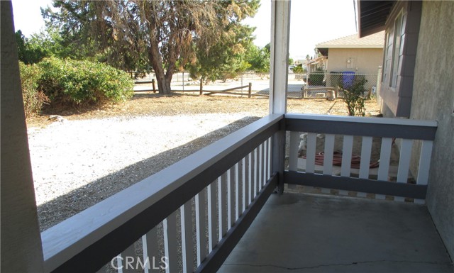 Detail Gallery Image 3 of 10 For 12828 Algonquin Rd, Apple Valley,  CA 92308 - 3 Beds | 2 Baths