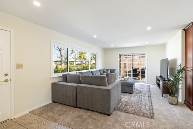 Detail Gallery Image 4 of 21 For 2206 Stinson St, Simi Valley,  CA 93065 - 3 Beds | 2 Baths