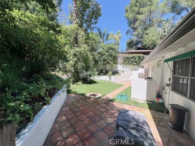 Detail Gallery Image 7 of 15 For 9466 Hidden Valley Pl, Beverly Hills,  CA 90210 - 3 Beds | 3 Baths