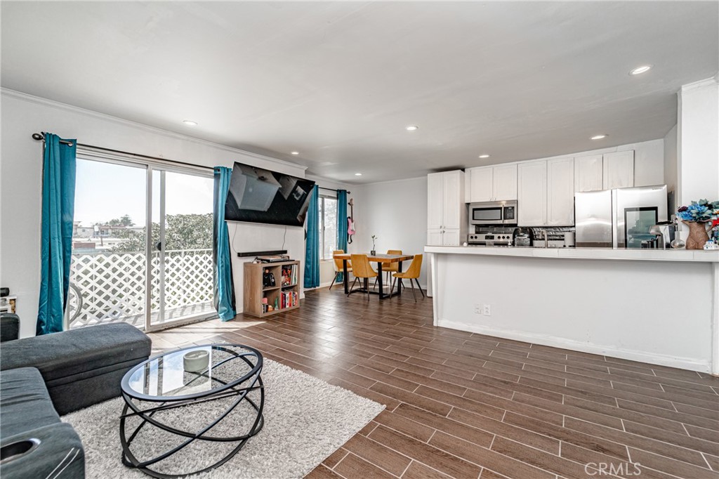 3734 S Canfield Avenue 330, Los Angeles, CA 90034