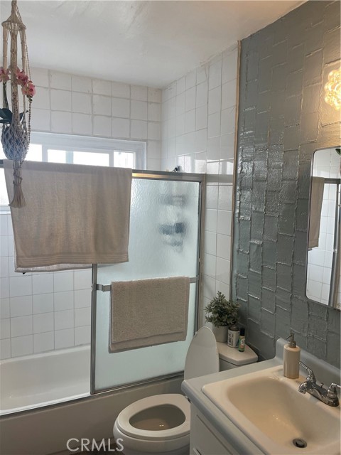 227 44th Street, Manhattan Beach, California 90266, 6 Bedrooms Bedrooms, ,3 BathroomsBathrooms,Residential,Sold,44th,SB23092091