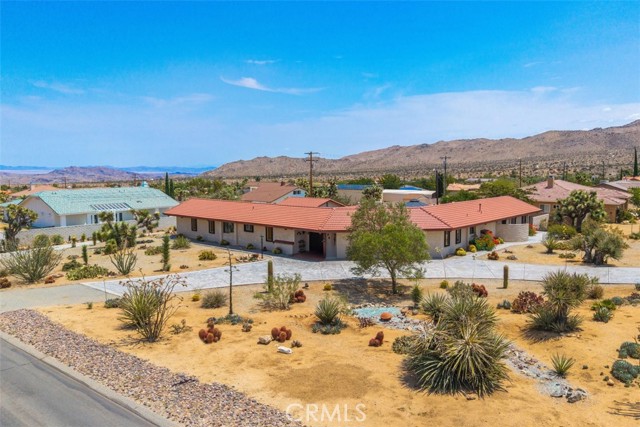 58573 Santa Maria Drive, Yucca Valley CA: https://media.crmls.org/medias/e83d8de1-63dd-476b-9096-af6f8e376c1a.jpg
