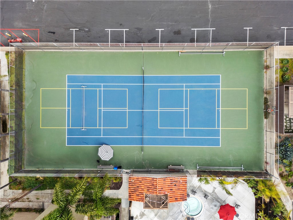 https://media.crmls.org/medias/e83dc87e-ff75-47f1-9123-1973ecd12012.jpg?preset=X-Large