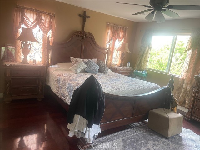 12924 Chippewa Street, Sylmar CA: https://media.crmls.org/medias/e83e2114-f863-4e7c-a8f0-b19b4c0554cc.jpg