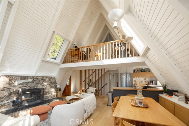 Detail Gallery Image 12 of 48 For 399 Rainier Rd, Lake Arrowhead,  CA 92352 - 3 Beds | 3 Baths