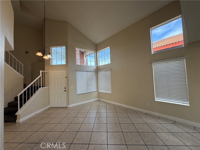 Detail Gallery Image 8 of 61 For 927 Dolphin Dr, Perris,  CA 92571 - 4 Beds | 2/1 Baths