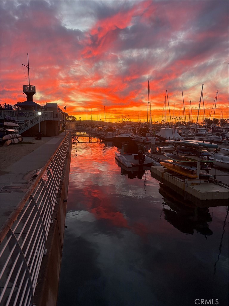 https://media.crmls.org/medias/e83e8c4b-cea1-4daf-b4c8-d20b67806992.jpg?preset=X-Large