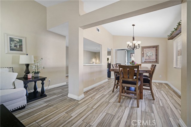 Detail Gallery Image 5 of 36 For 13681 Lexus Ln, Fontana,  CA 92335 - 4 Beds | 2 Baths