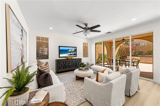 Detail Gallery Image 4 of 42 For 114 Cultivate, Irvine,  CA 92618 - 4 Beds | 3/1 Baths