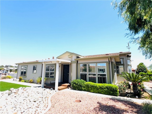 38445 Via Taffia, Murrieta CA: https://media.crmls.org/medias/e83f3016-d3b9-4d40-9b7e-73bf538e9414.jpg