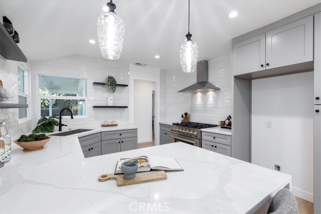 5447 Columbus Avenue, Sherman Oaks CA: https://media.crmls.org/medias/e840e08d-f843-402b-b6d8-a110fd6d6f6a.jpg