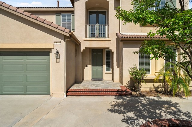 21 Via Del Renal Court, Lake Elsinore CA: https://media.crmls.org/medias/e8411212-b502-43b5-b116-a263aaa1f65c.jpg