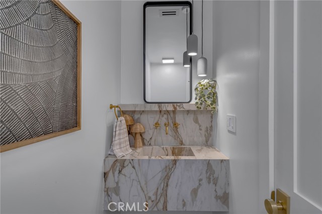 6129 W 83rd Place, Los Angeles CA: https://media.crmls.org/medias/e8413c75-d709-4de1-b111-b20002c59f19.jpg
