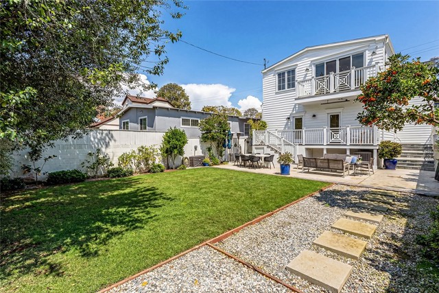 Detail Gallery Image 2 of 42 For 1717 Pacific Ave., Manhattan Beach,  CA 90266 - 4 Beds | 3 Baths