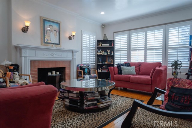 3815 Welland Avenue, Los Angeles CA: https://media.crmls.org/medias/e8422443-b899-4662-bd78-0938118ee606.jpg