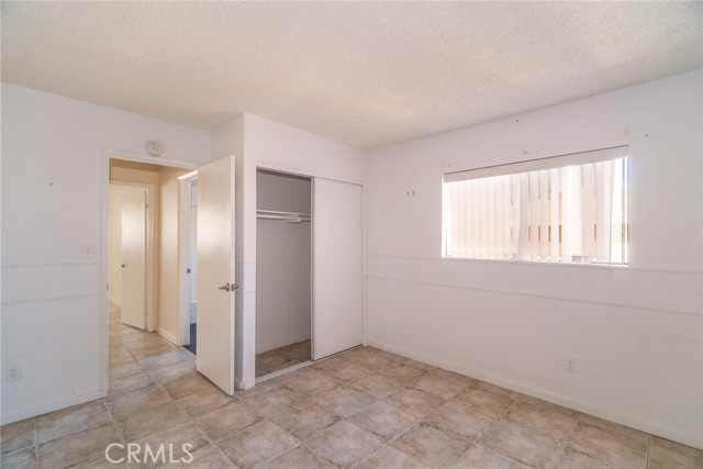 66320 Avenida Barona, Desert Hot Springs CA: https://media.crmls.org/medias/e8426299-4cb5-4bf1-bf71-640ec3bce99c.jpg