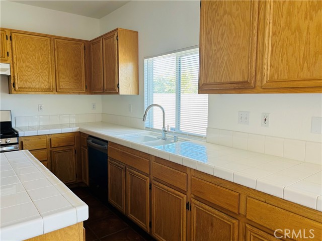 Detail Gallery Image 5 of 16 For 13145 Falcon Trl, Victorville,  CA 92392 - 3 Beds | 2/1 Baths