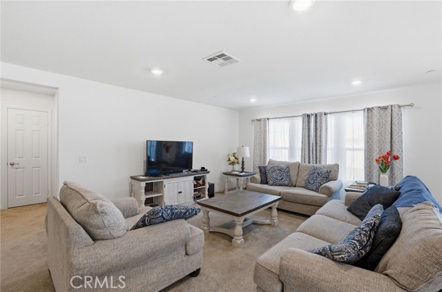 Detail Gallery Image 6 of 42 For 2113 E Donatello St, Lancaster,  CA 93535 - 3 Beds | 2 Baths