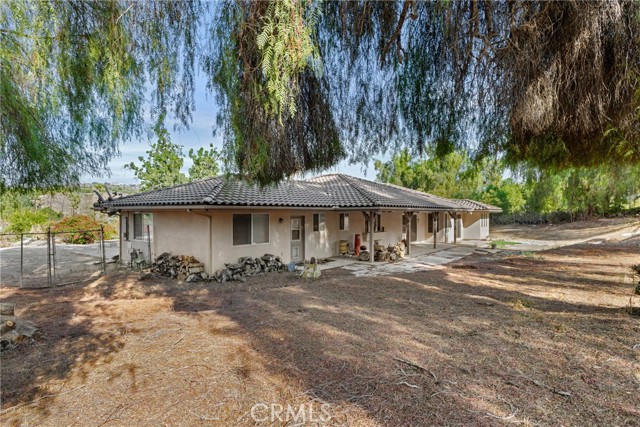14511 Pine Court, Riverside CA: https://media.crmls.org/medias/e8465a7c-6561-4779-90ee-ff87ed2e3d64.jpg