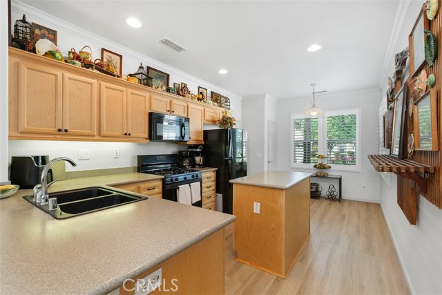 Detail Gallery Image 11 of 44 For 24247 Songsparrow Ln, Corona,  CA 92883 - 2 Beds | 2 Baths